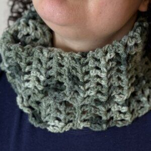 Forest Green Crochet Cowl